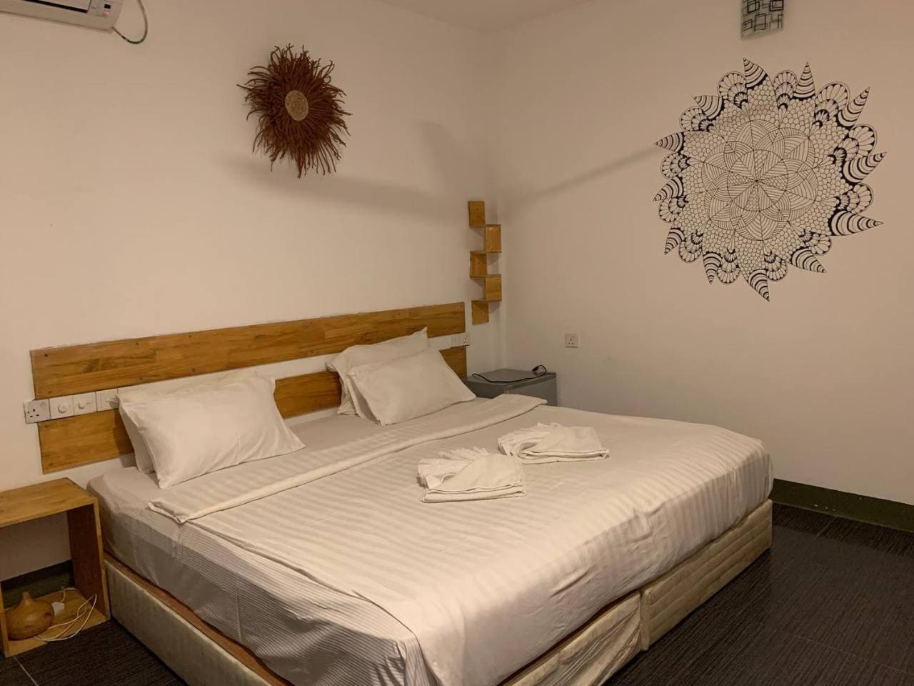 Hotel Seven Corals Maafushi Esterno foto