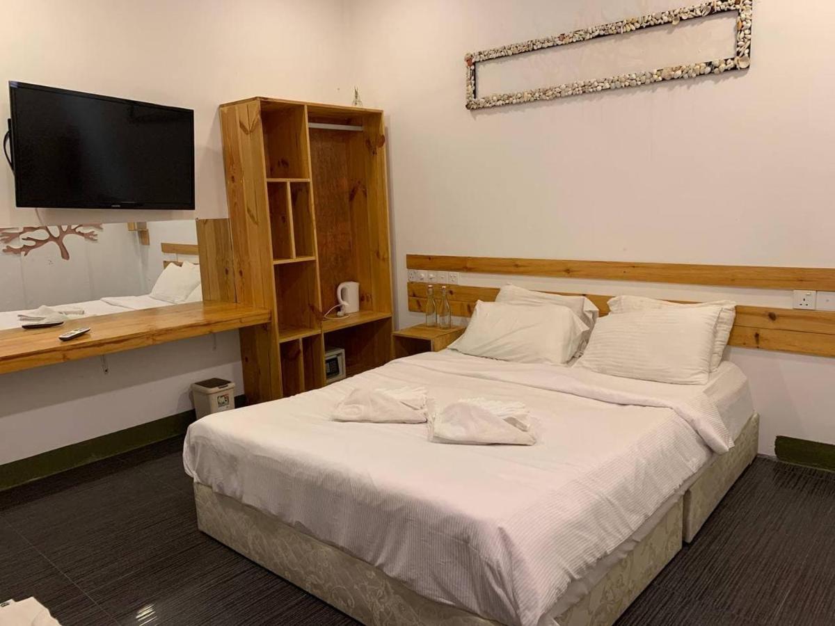 Hotel Seven Corals Maafushi Esterno foto
