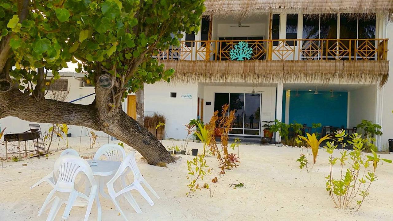 Hotel Seven Corals Maafushi Esterno foto