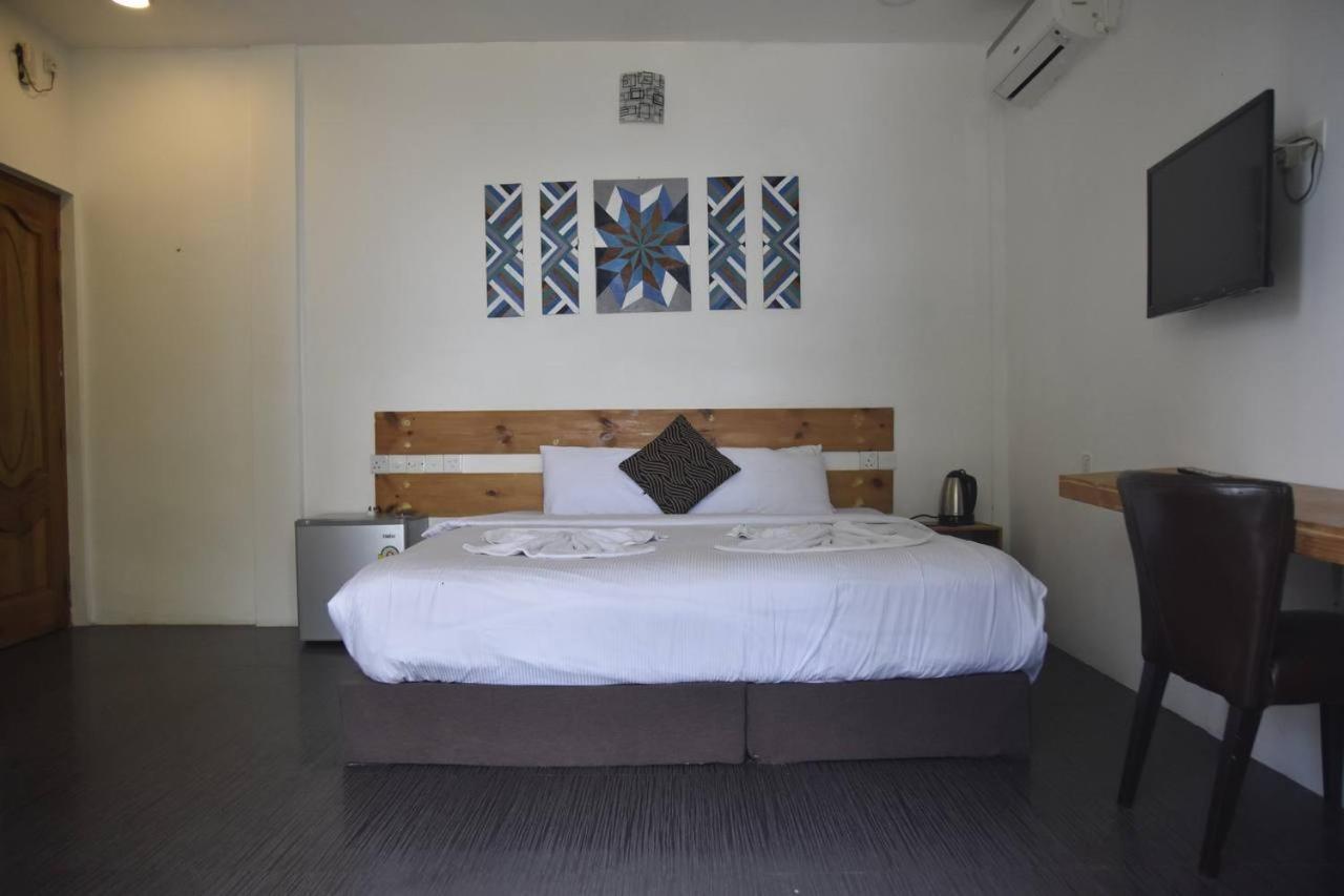 Hotel Seven Corals Maafushi Esterno foto