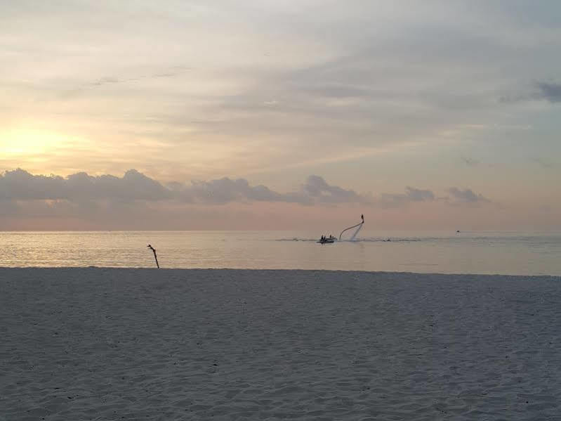 Hotel Seven Corals Maafushi Esterno foto
